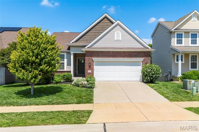 2349 Banon Drive, St Charles, MO 63301