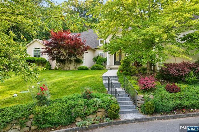 41 Wildwood Road, Saddle River, NJ 07458