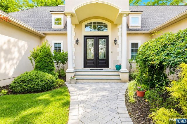 41 Wildwood Road, Saddle River, NJ 07458