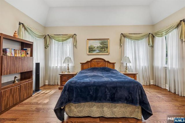 41 Wildwood Road, Saddle River, NJ 07458