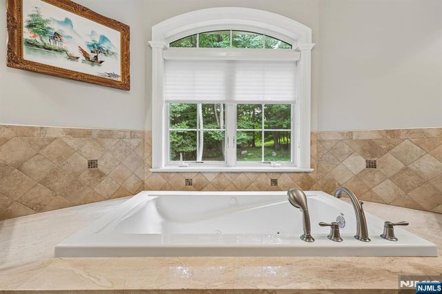 41 Wildwood Road, Saddle River, NJ 07458