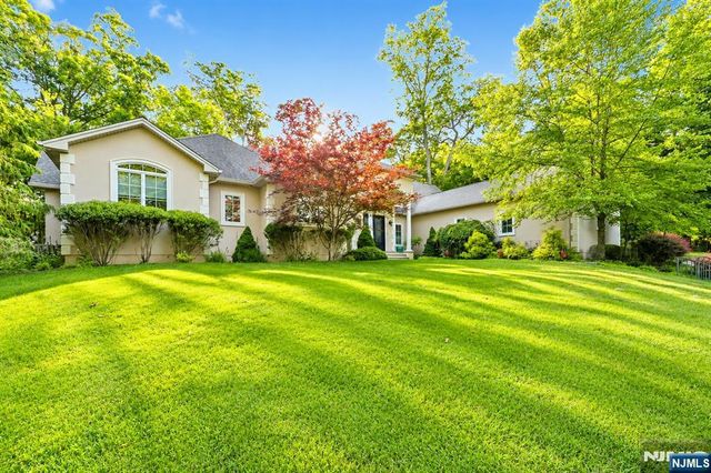 41 Wildwood Road, Saddle River, NJ 07458