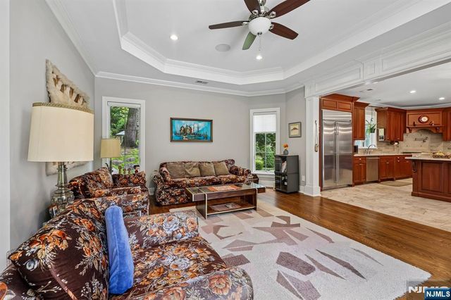 41 Wildwood Road, Saddle River, NJ 07458