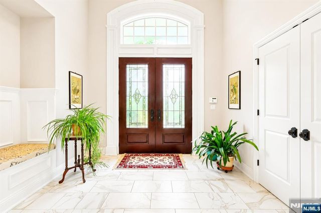 41 Wildwood Road, Saddle River, NJ 07458