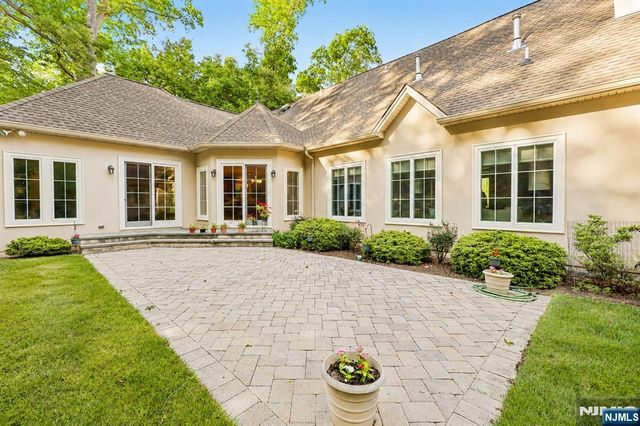 41 Wildwood Road, Saddle River, NJ 07458