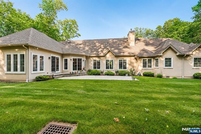 41 Wildwood Road, Saddle River, NJ 07458