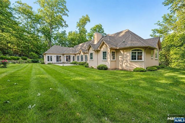 41 Wildwood Road, Saddle River, NJ 07458
