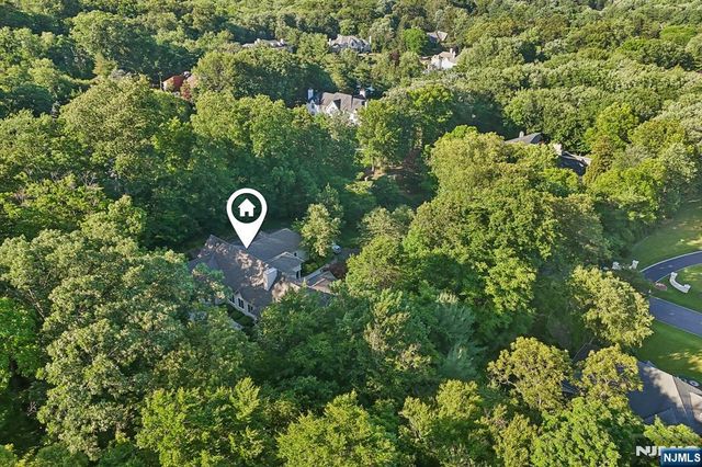 41 Wildwood Road, Saddle River, NJ 07458
