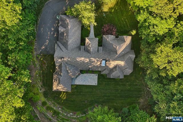 41 Wildwood Road, Saddle River, NJ 07458