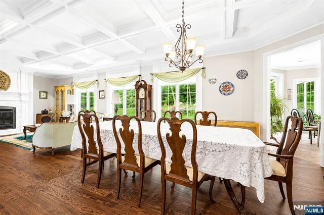 41 Wildwood Road, Saddle River, NJ 07458