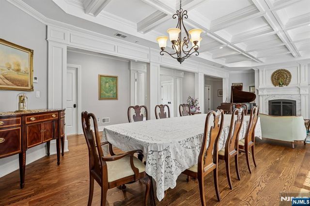 41 Wildwood Road, Saddle River, NJ 07458
