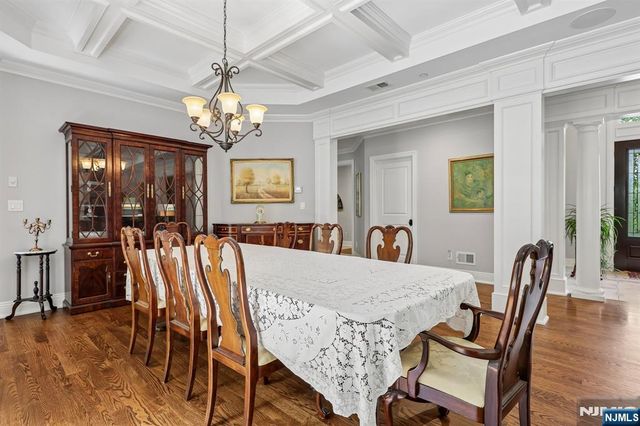 41 Wildwood Road, Saddle River, NJ 07458