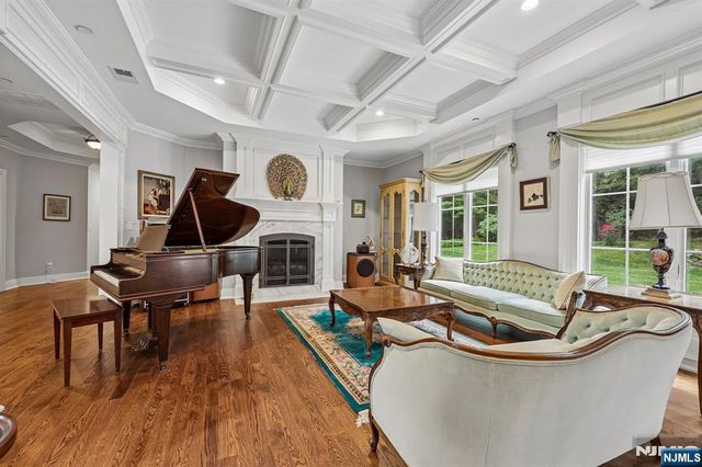 41 Wildwood Road, Saddle River, NJ 07458