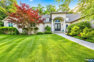41 Wildwood Road, Saddle River, NJ 07458