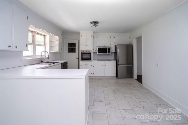 6517 Elmwood Circle, Charlotte, NC 28214