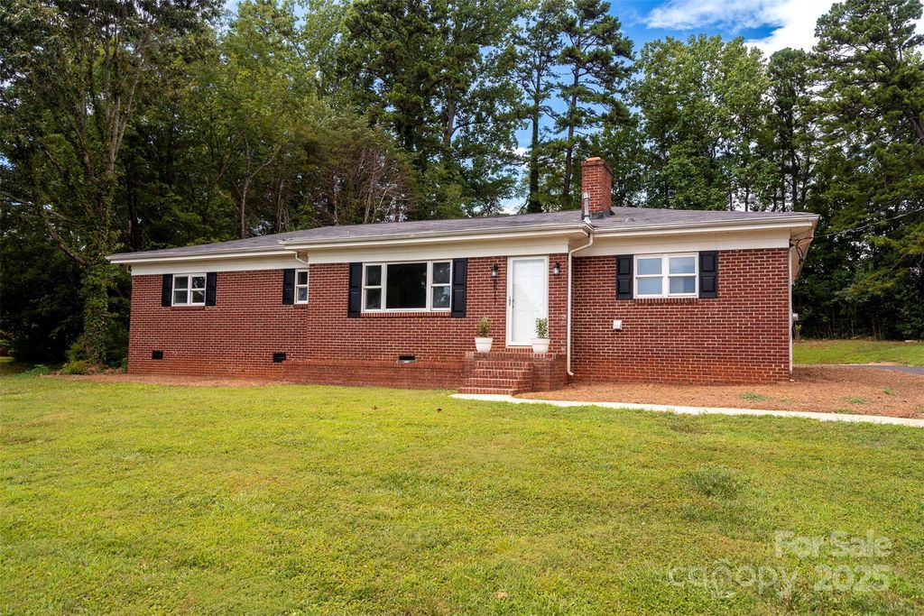 6517 Elmwood Circle, Charlotte, NC 28214