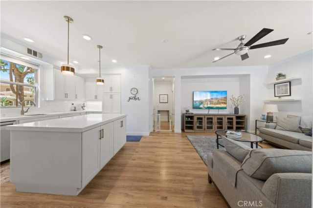 111 Chantilly, Irvine, CA 92620