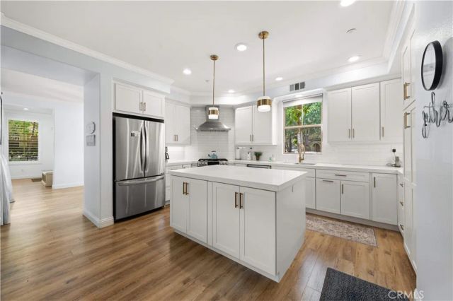 111 Chantilly, Irvine, CA 92620