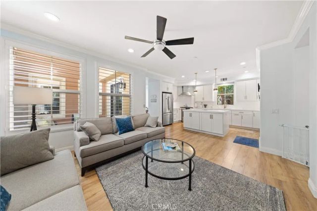 111 Chantilly, Irvine, CA 92620