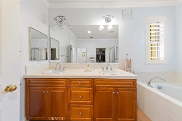 111 Chantilly, Irvine, CA 92620