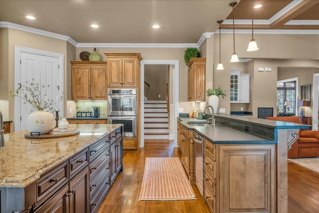 1055 Litchfield Pl, Gallatin, TN 37066