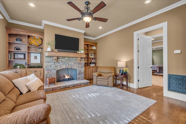 1055 Litchfield Pl, Gallatin, TN 37066