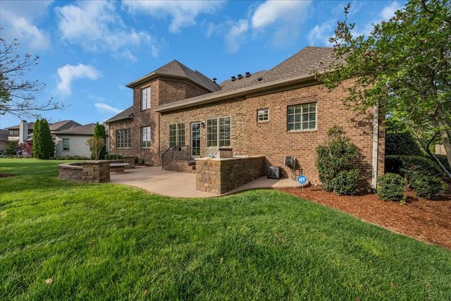 1055 Litchfield Pl, Gallatin, TN 37066