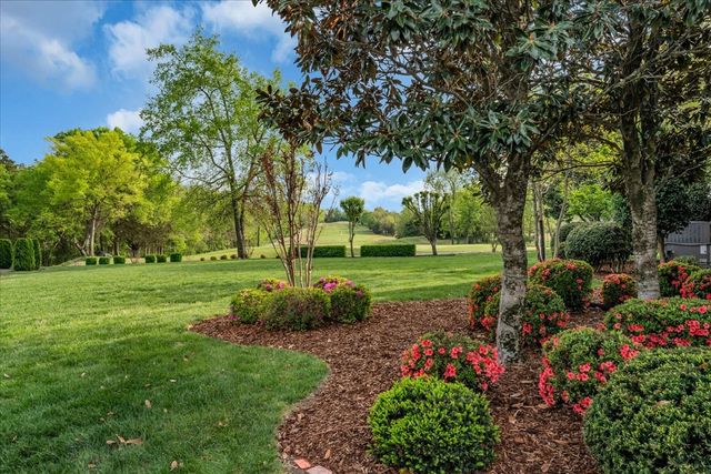 1055 Litchfield Pl, Gallatin, TN 37066