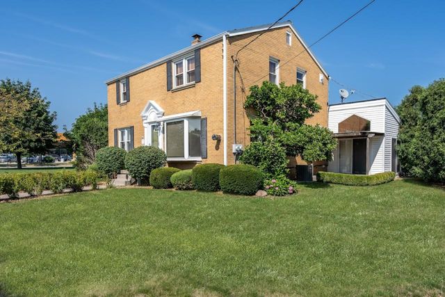5810 N Green Bay AVENUE, Glendale, WI 53209