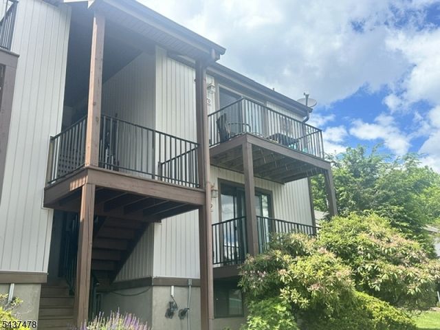 9169 Ashland Ct, Stanhope Boro, NJ 07874
