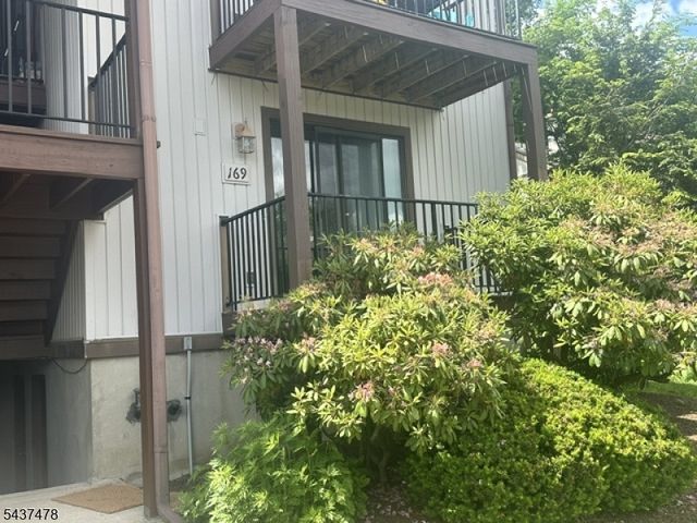 9169 Ashland Ct, Stanhope Boro, NJ 07874