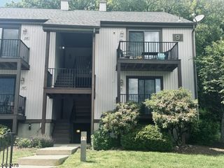 9169 Ashland Ct, Stanhope Boro, NJ 07874