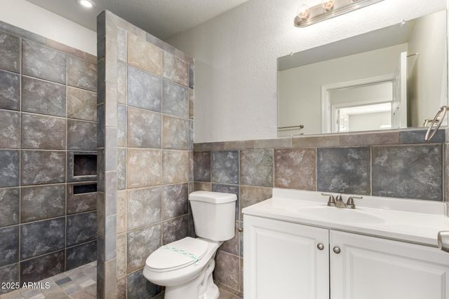 8214 W PAPAGO Street, Phoenix, AZ 85043