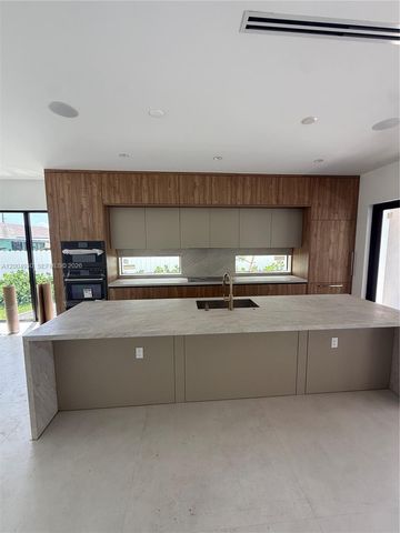 6449 SW 28th St, Miami, FL 33155