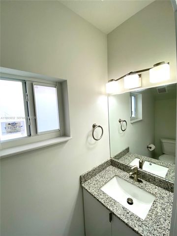 5860 Lincoln 5860, Hollywood, FL 33021