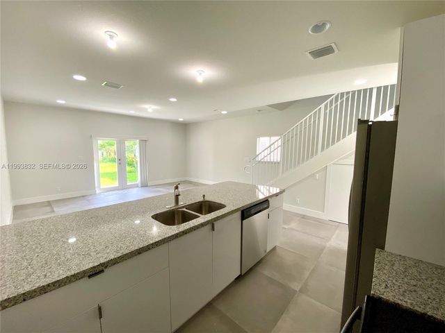 5860 Lincoln 5860, Hollywood, FL 33021