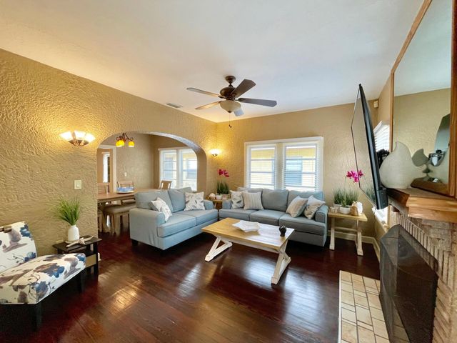 5555 Garden Avenue House, West Palm Beach, FL 33405