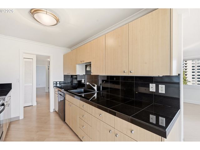 2211 Sw PARK Pl 702, Portland, OR 97205