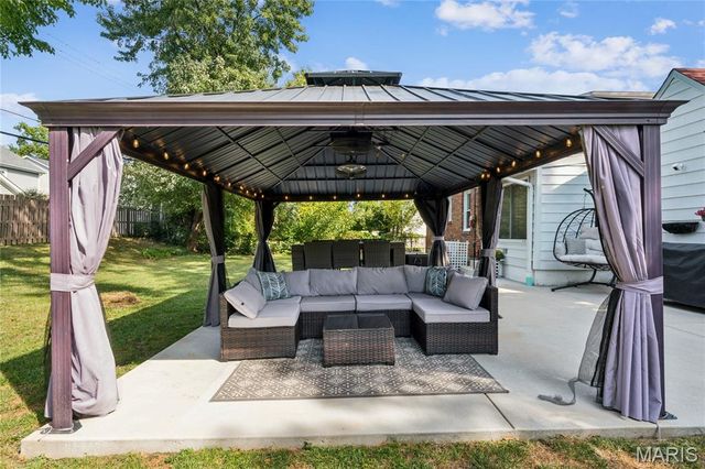 554 Southbrook Drive, Kirkwood, MO 63122