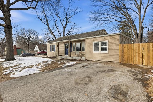 5920 W 71st Street, Overland Park, KS 66204