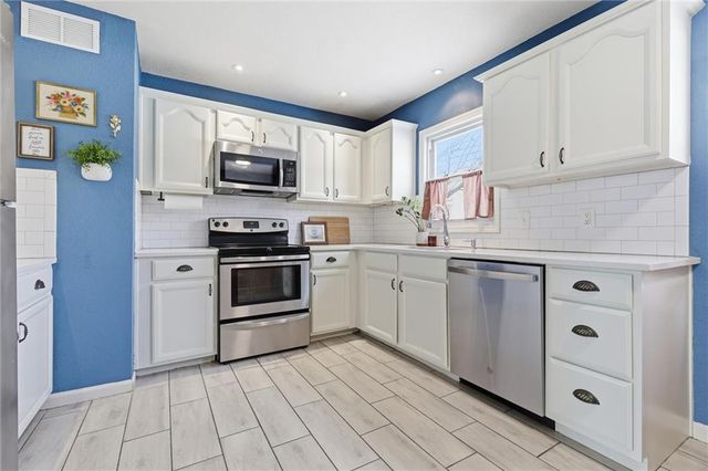 5920 W 71st Street, Overland Park, KS 66204