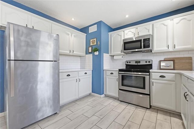 5920 W 71st Street, Overland Park, KS 66204