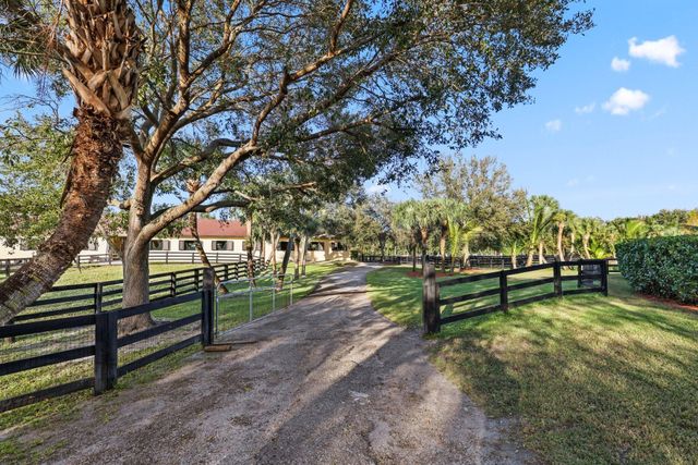 4980 Stables Way, Wellington, FL 33414