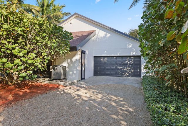 4980 Stables Way, Wellington, FL 33414