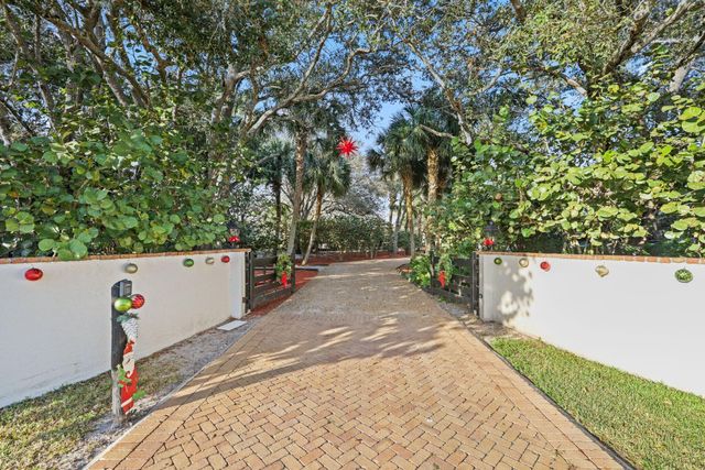 4980 Stables Way, Wellington, FL 33414