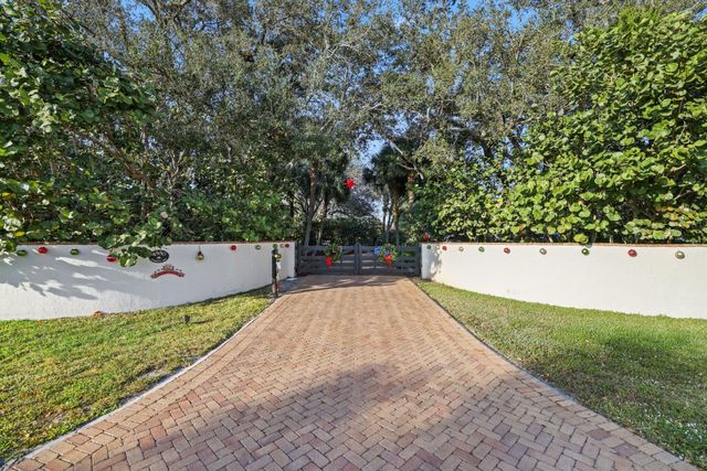 4980 Stables Way, Wellington, FL 33414