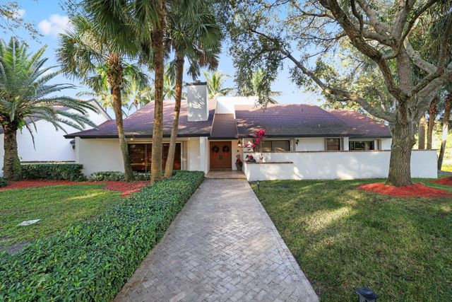 4980 Stables Way, Wellington, FL 33414