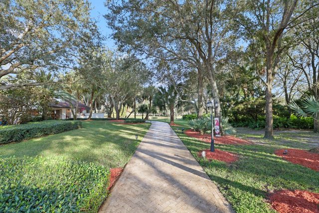 4980 Stables Way, Wellington, FL 33414