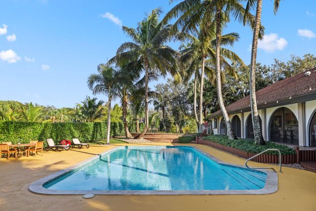 4980 Stables Way, Wellington, FL 33414