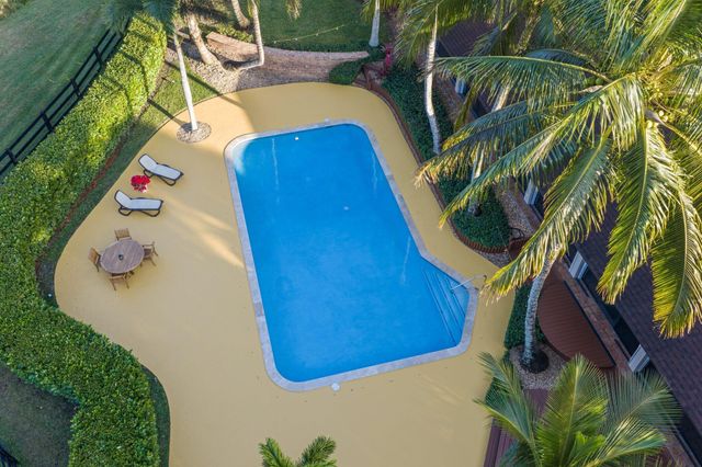 4980 Stables Way, Wellington, FL 33414